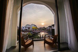 Phòng Suite có tầm nhìn toàn cảnh | Két bảo mật tại phòng, bàn, màn/rèm cản sáng, phòng cách âm 