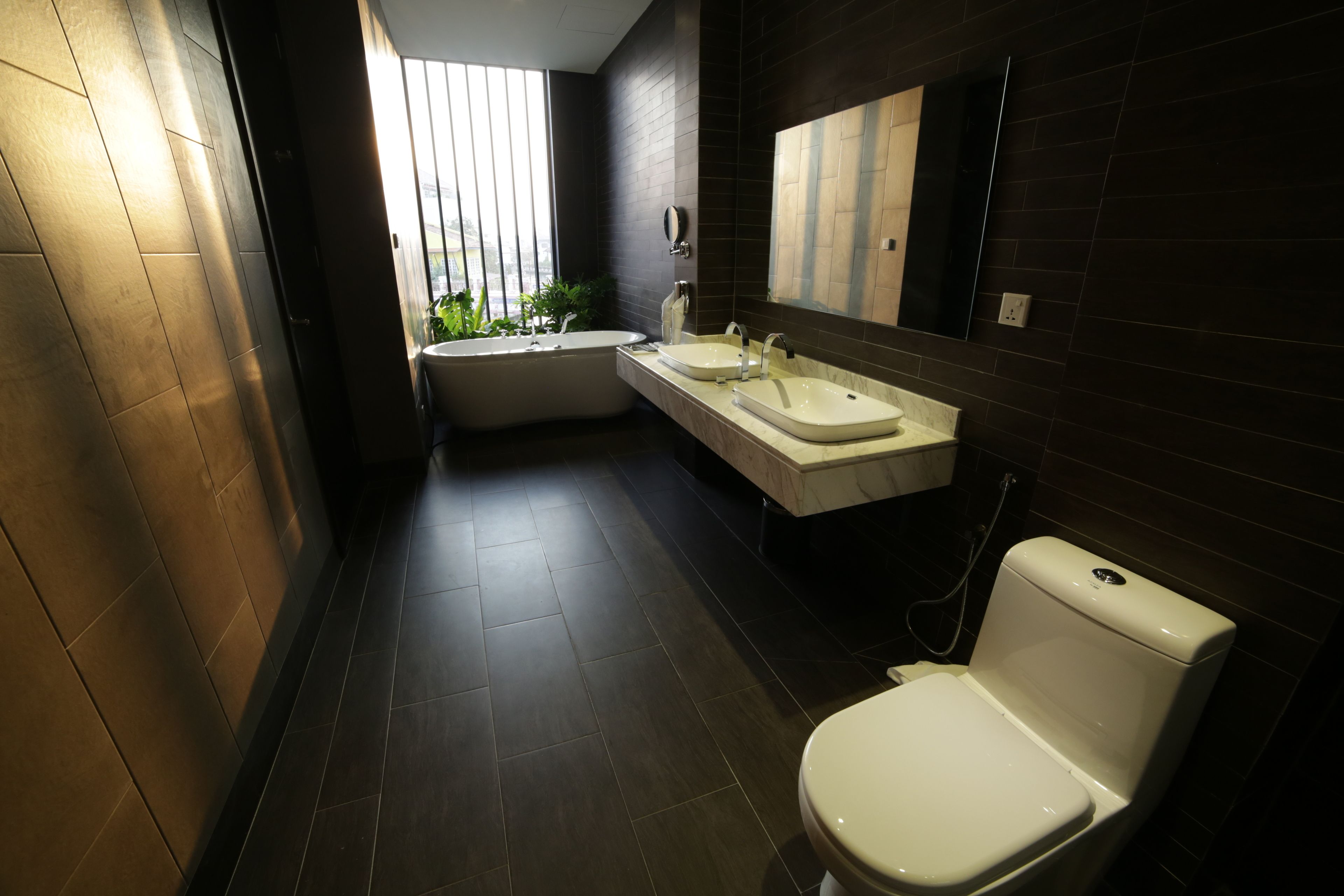 river suite | bathroom | shower, rainfall showerhead, free toiletries, hair dryer