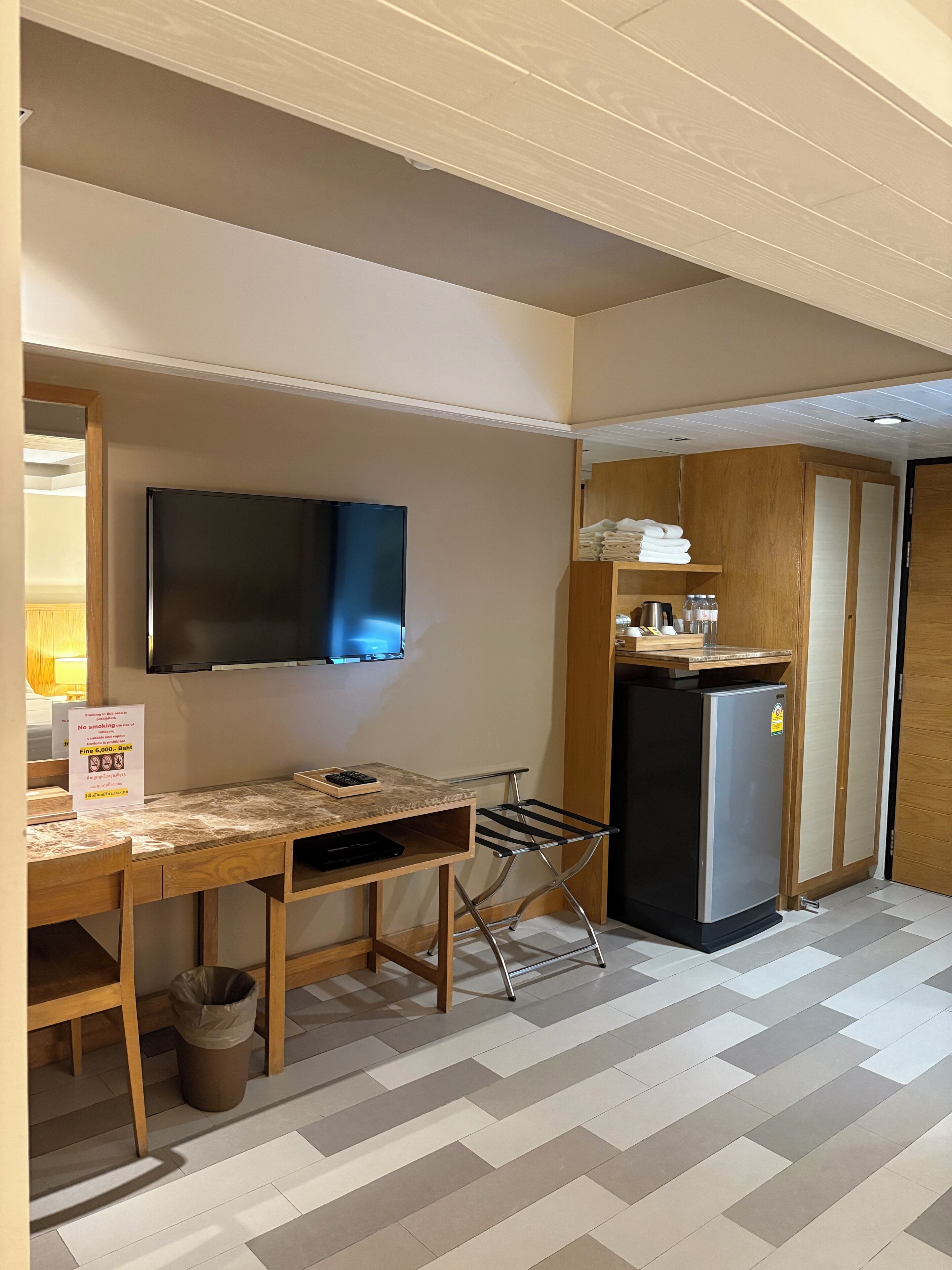 superior room, 1 queen bed | in-room safe, free wifi