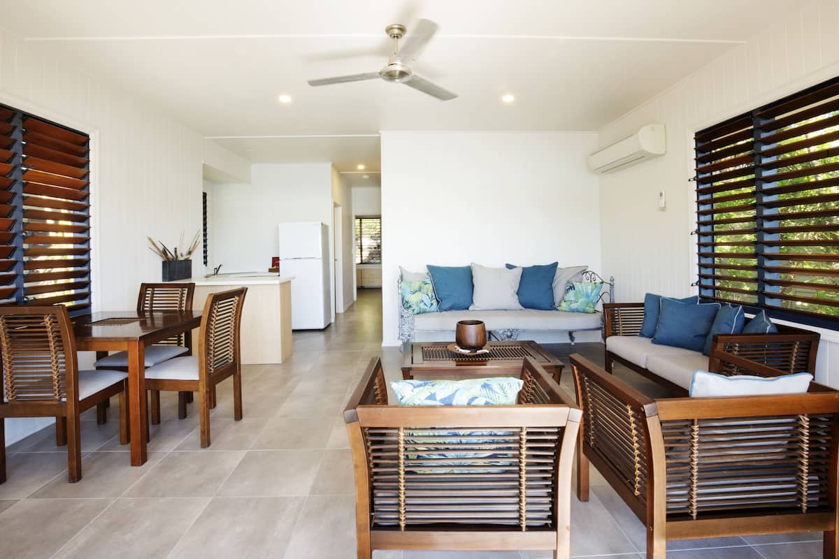 Bungalow, 2 soverom, ved strandkanten | Oppholdsområde