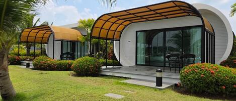 Chambre Standard double ou avec lits jumeaux, 1 chambre, vue sur le port, sur l'eau | Coffre-fort, décor unique, espace de travail pour ordinateurs portables