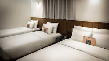 Family Triple Room | Desk, soundproofing, free WiFi