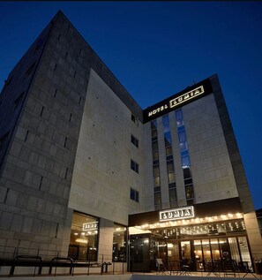 Front of property – evening/night - Lumia Hotel Myeongdong (Seoul)