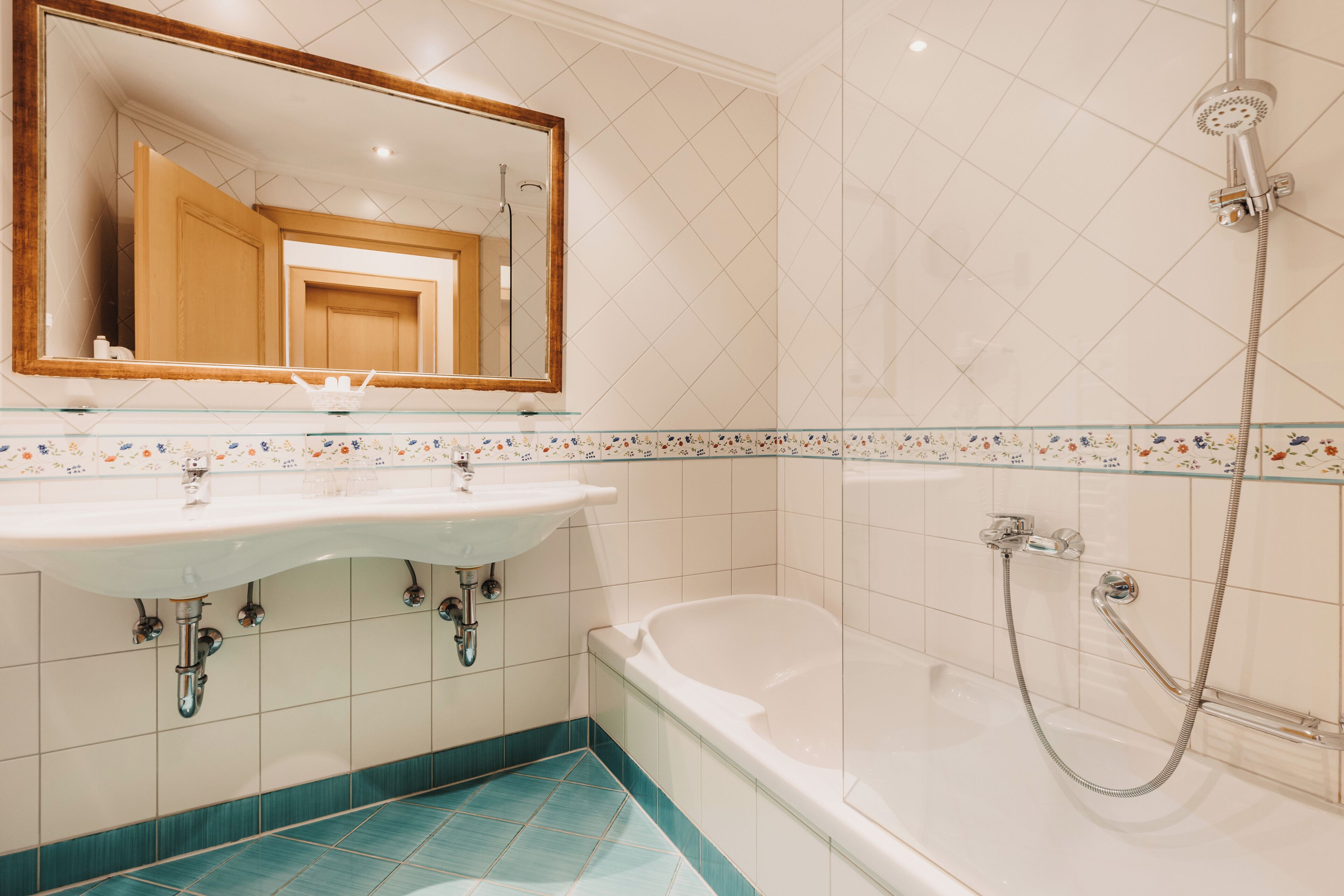 comfort double room, valley view | bathroom | free toiletries, hair dryer, bathrobes, slippers