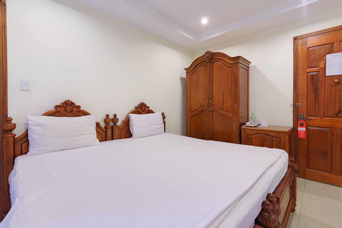 Minibar, desk, free WiFi