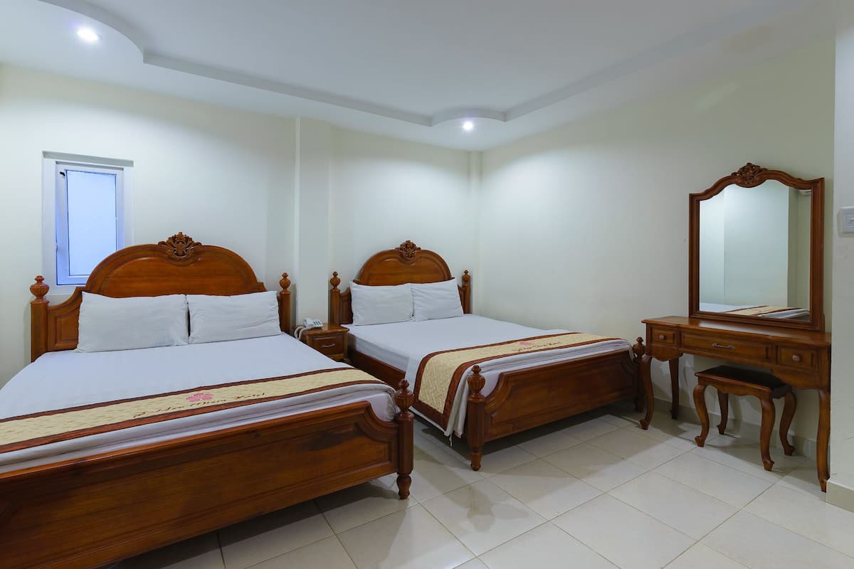 Minibar, desk, free WiFi