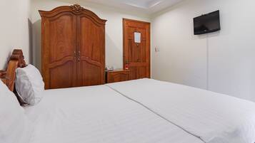 Minibar, desk, free WiFi