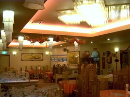 Se sirven desayunos y cenas, cocina japonesa