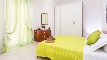 Apartment, 1 Schlafzimmer (4 pax) | 1 Schlafzimmer, Bügeleisen/Bügelbrett, kostenloses WLAN, Bettwäsche