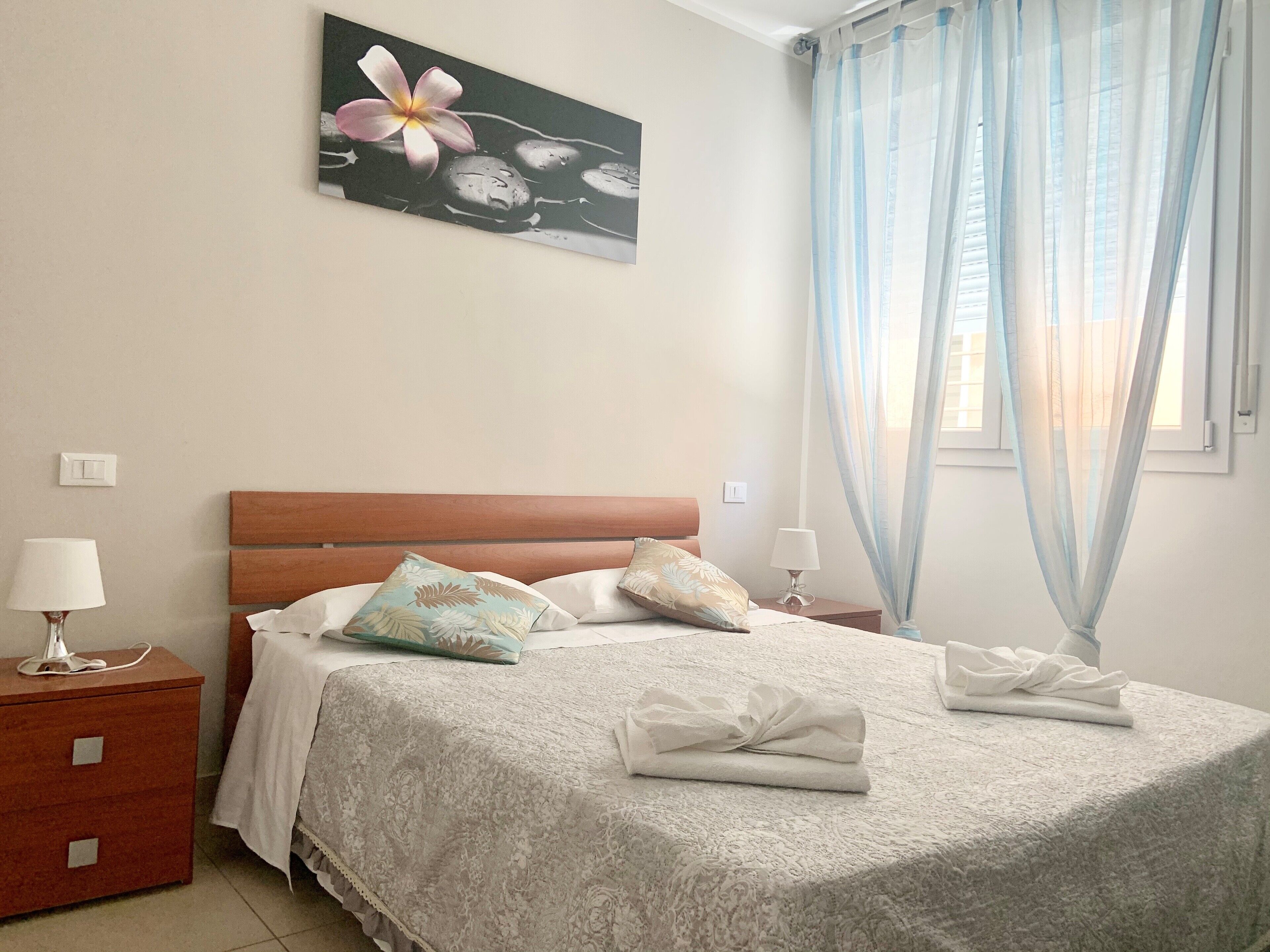 1 habitación, tabla de planchar con plancha, wifi gratis y ropa de cama 