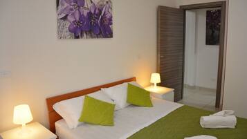 Comfort-Apartment, 1 Schlafzimmer (5 pax) | 1 Schlafzimmer, Bügeleisen/Bügelbrett, kostenloses WLAN, Bettwäsche