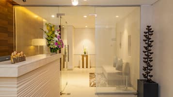 Lichaamsbehandelingen, hotstone-massages, diepe bindweefselmassages