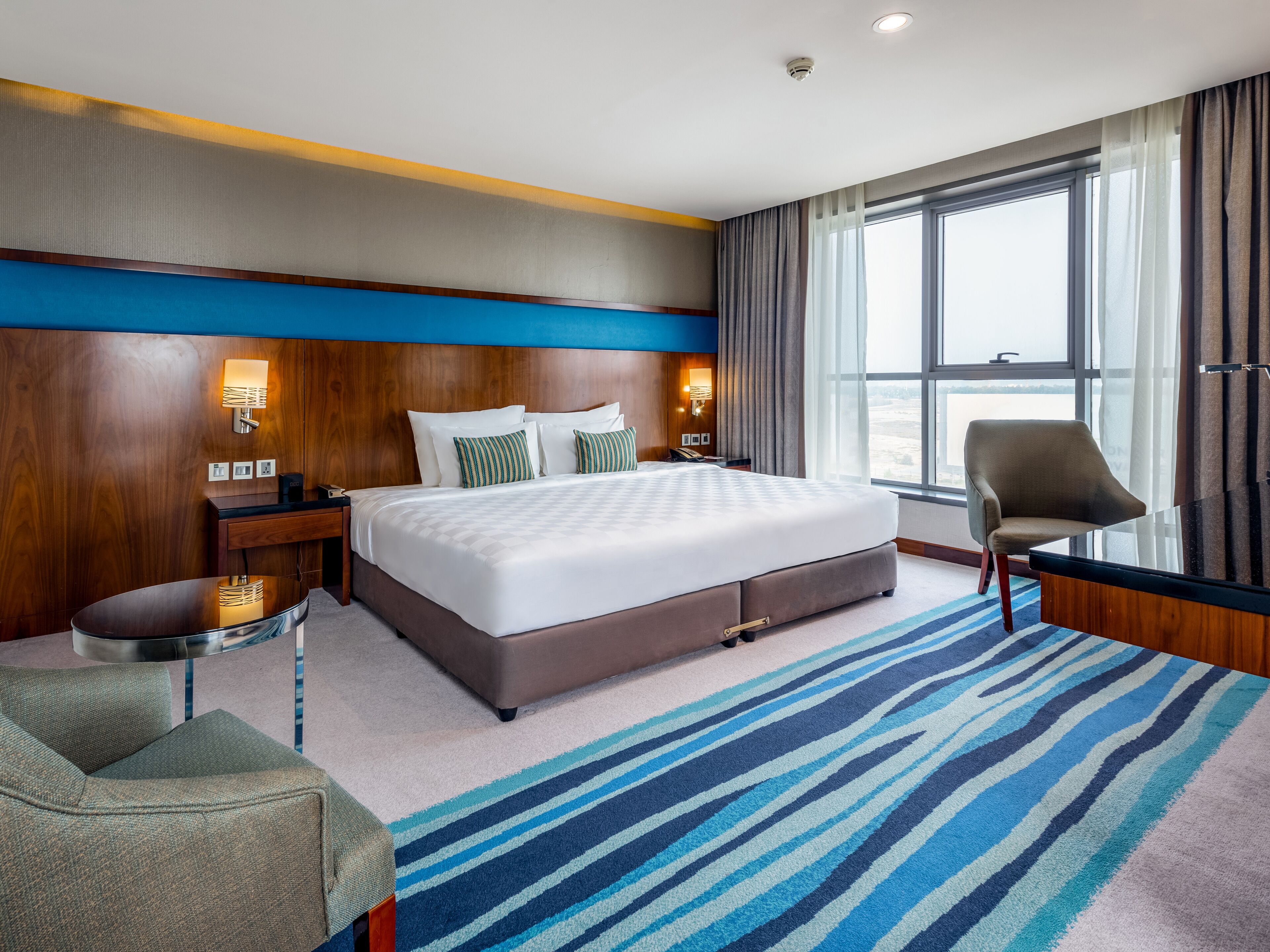 deluxe suite, 2 bedrooms | minibar, in-room safe, desk, laptop workspace
