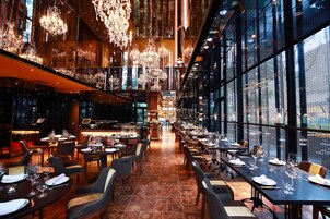 Serveert ontbijt, diner, brunch, Italiaanse gerechten 