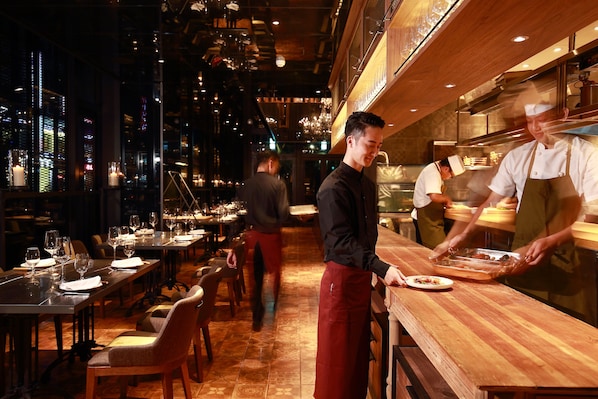 Breakfast, dinner, brunch served; Italian cuisine
