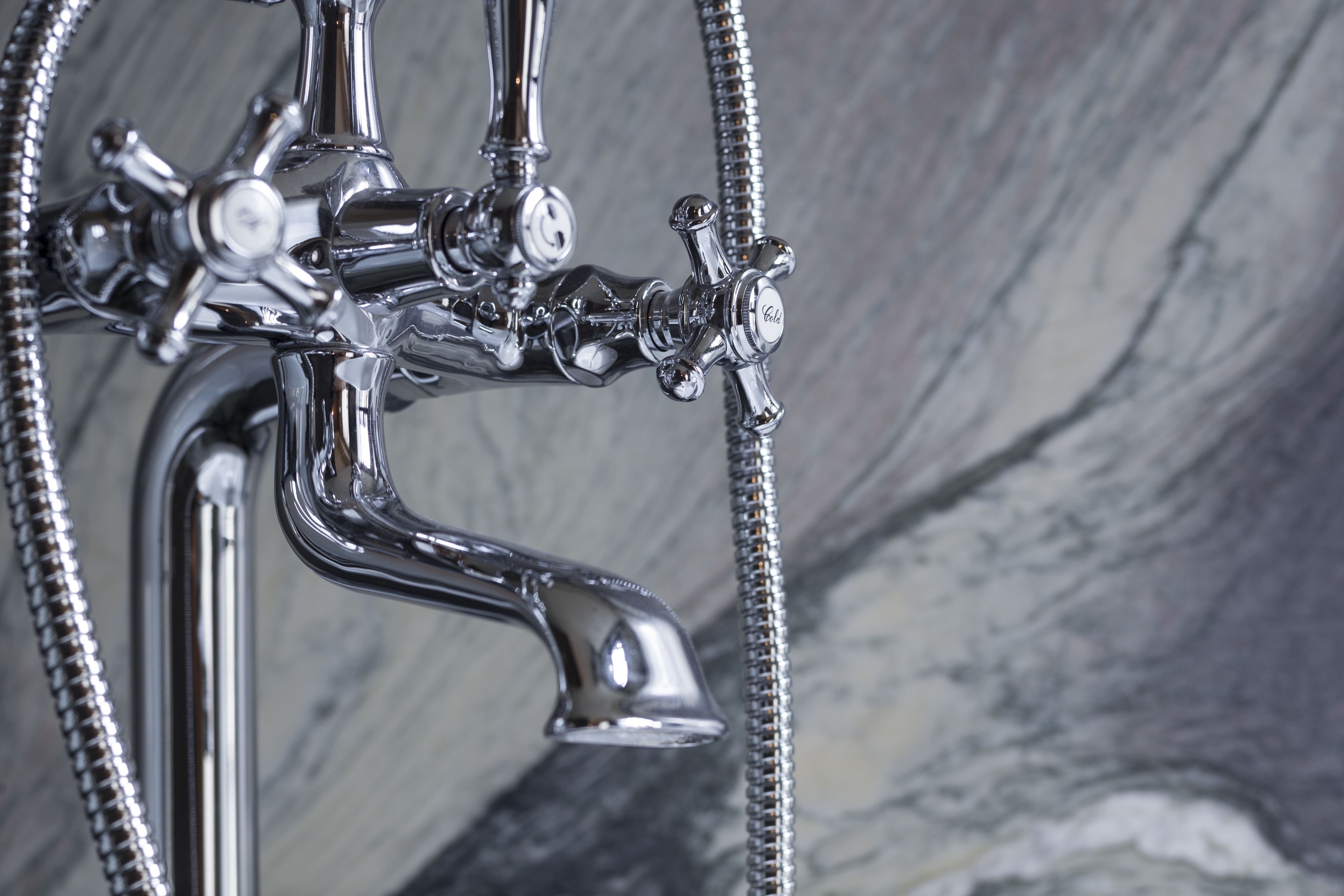 separate bathtub and shower, deep-soaking bathtub