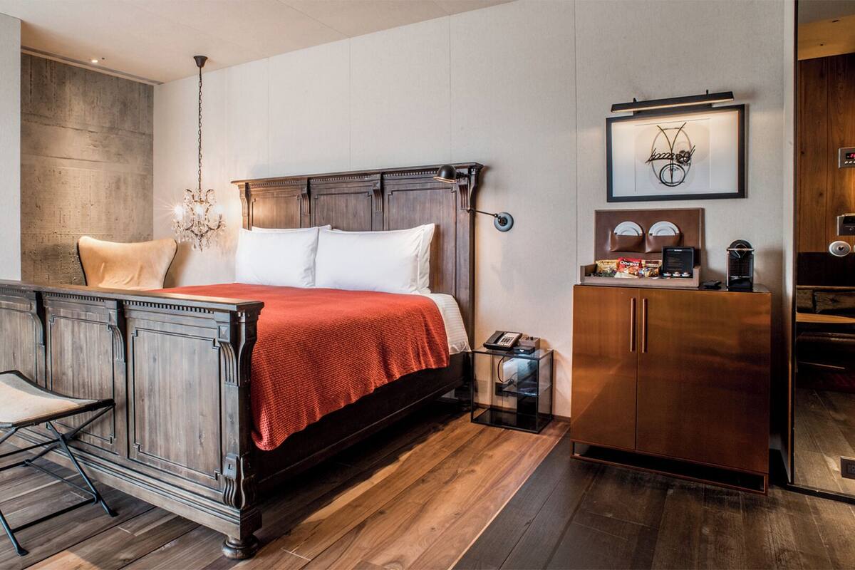 Proverbs Room | Premium bedding, down comforters, minibar (free items), in-room safe