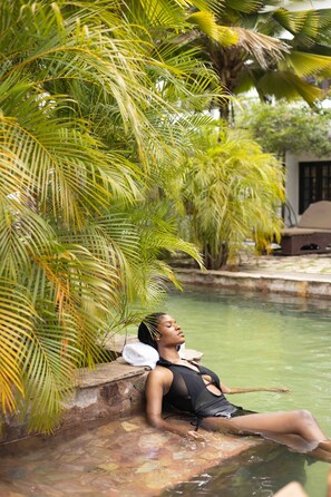Outdoor pool - Olma Hotel & Suites (Accra)