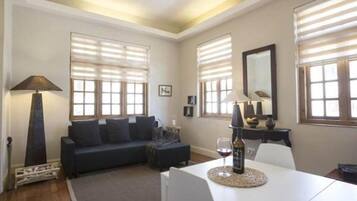 Executive-suite - udsigt til pool | Opholdsområde | LED-tv
