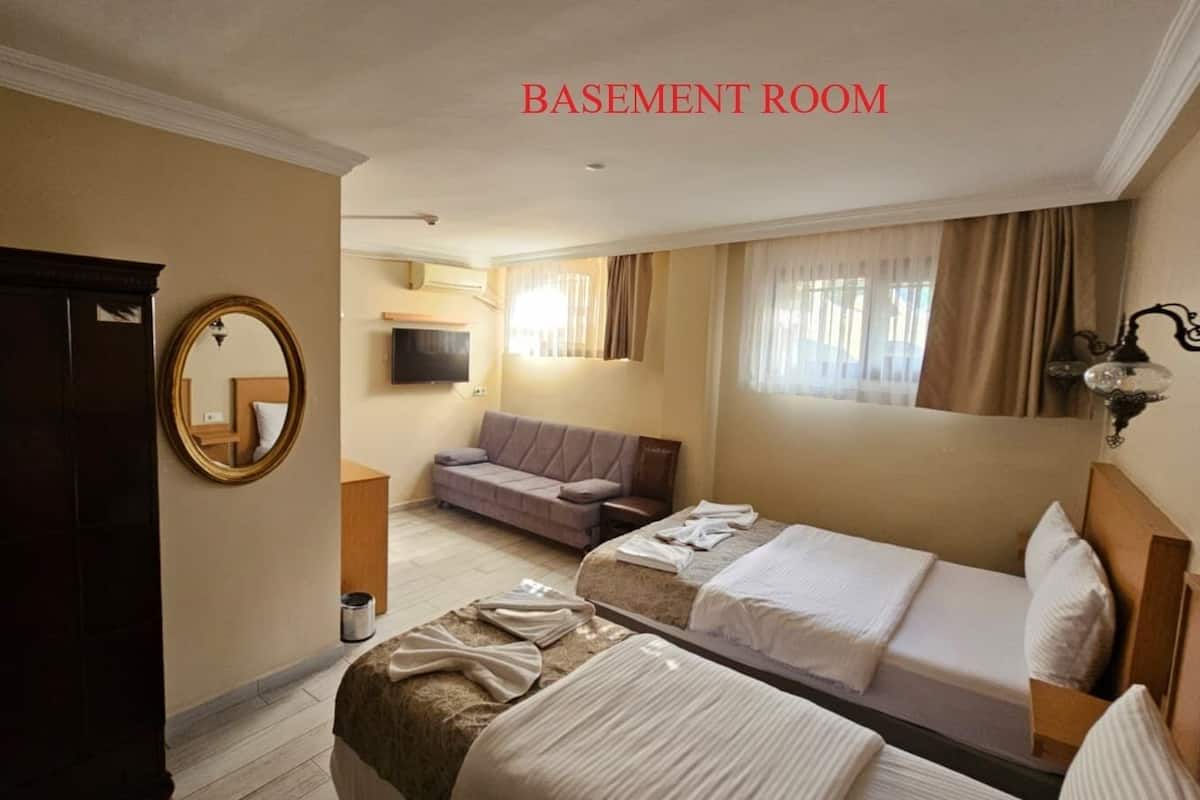 Habitación económica | Ropa de cama de alta calidad, minibar, decoración individual