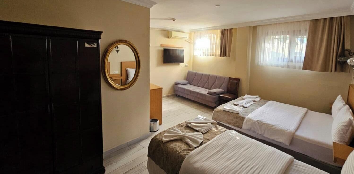 Economy Room | Premium bedding, minibar, individually decorated, individually furnished