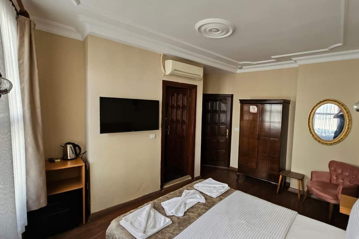 Habitación estándar doble | Ropa de cama de alta calidad, minibar, decoración individual