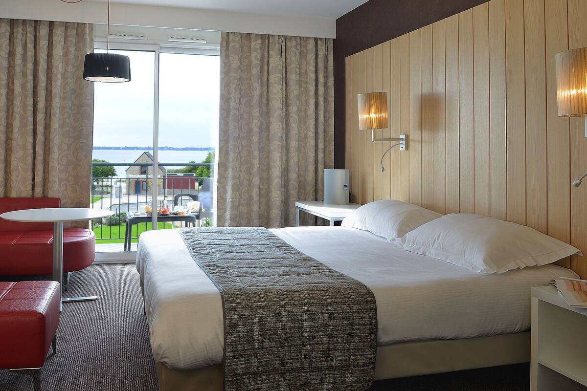 superior double room | in-room safe, soundproofing, free wifi, bed sheets