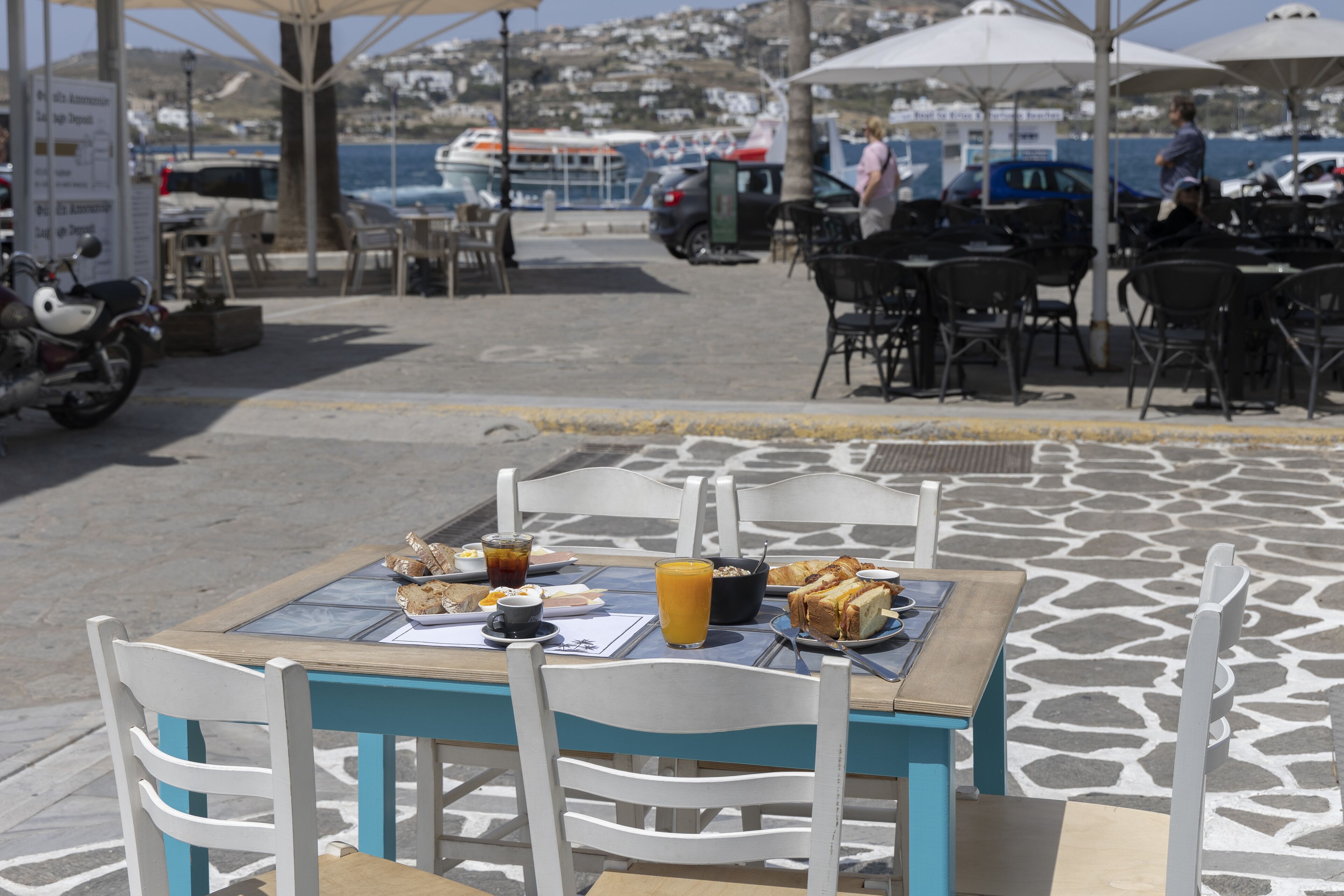 Desayuno continental diario (EUR 15 por persona)