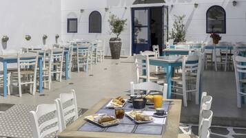 Kontinental frukost varje dag (EUR 15 per person)