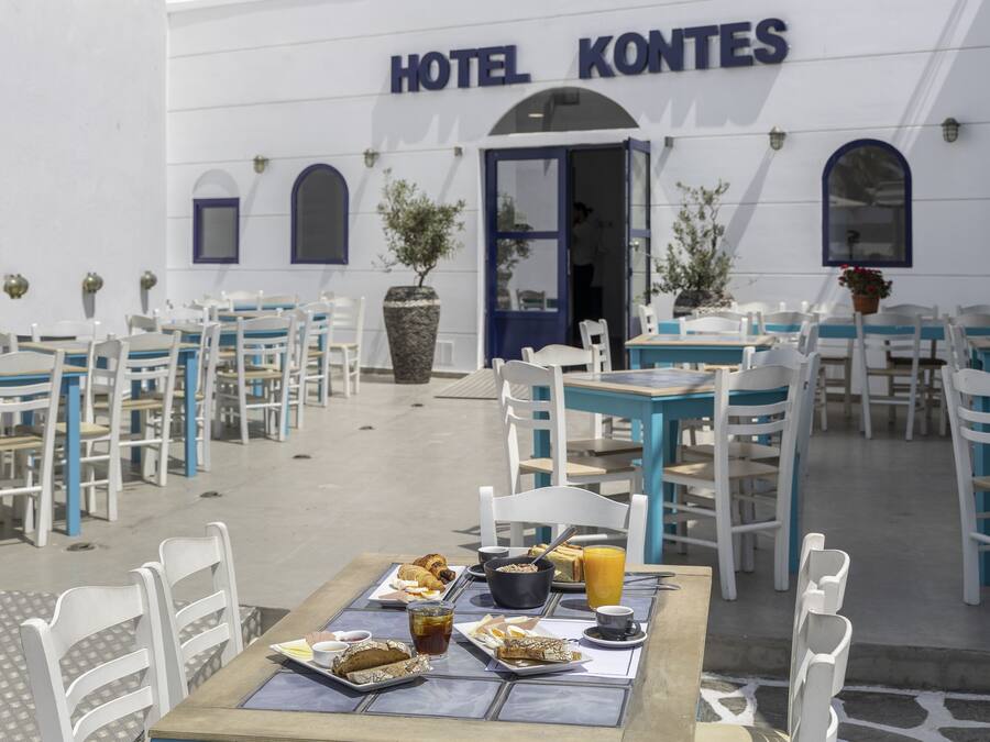 Daily continental breakfast (EUR 15 per person)