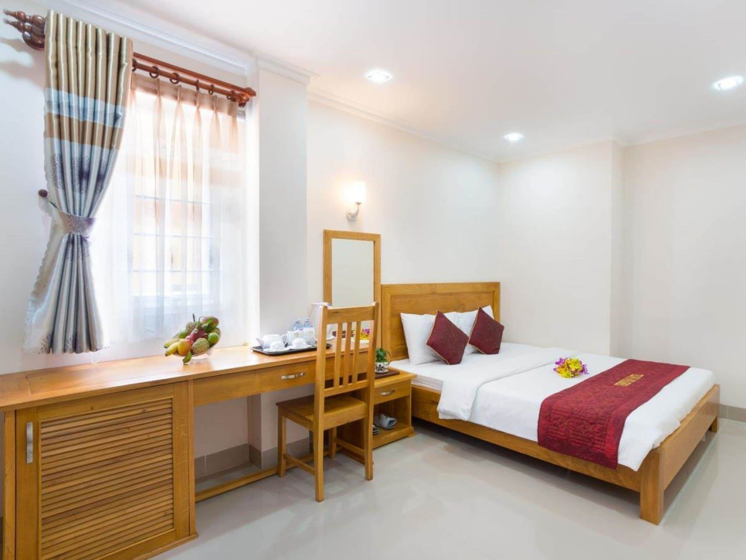 superior double room | 1 bedroom, minibar, desk, rollaway beds