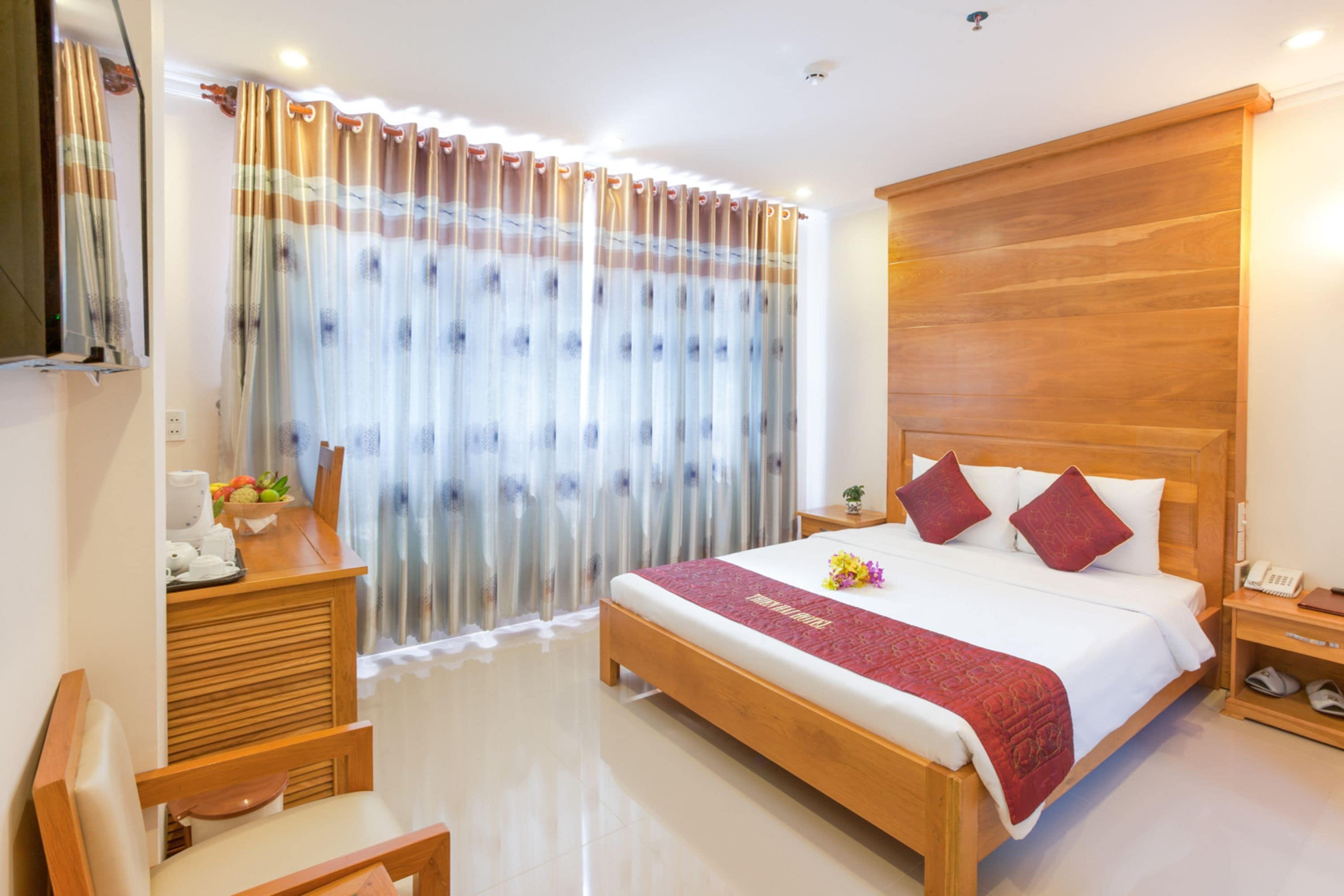 deluxe double room, city view | 1 bedroom, minibar, desk, rollaway beds