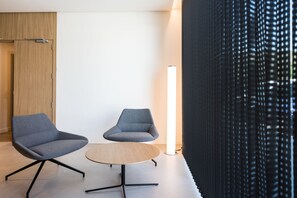 Lobby sitting area - Hotel Las Terrazas (Burgos)