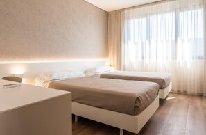 Standard Double Room | Desk, blackout drapes, free WiFi, bed sheets - Hotel Las Terrazas (Burgos)