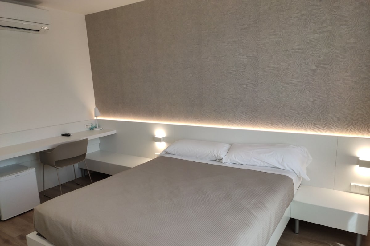 Desk, blackout drapes, free WiFi, bed sheets