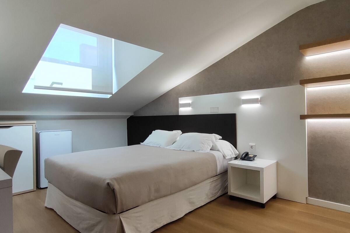 attic double room | desk, blackout curtains, free wifi, bed sheets