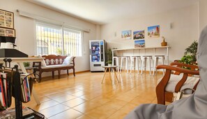 Flat-screen TV - Hostal Cuevas (Fuengirola)