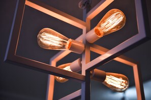 Desk, blackout curtains, free WiFi, bed sheets - Rainbow Island B&B (Tainan)