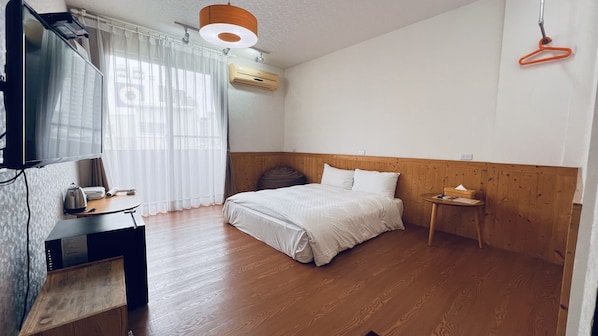 Habitación doble clásica, balcón | Escritorio, cortinas blackout, wifi gratis y ropa de cama 