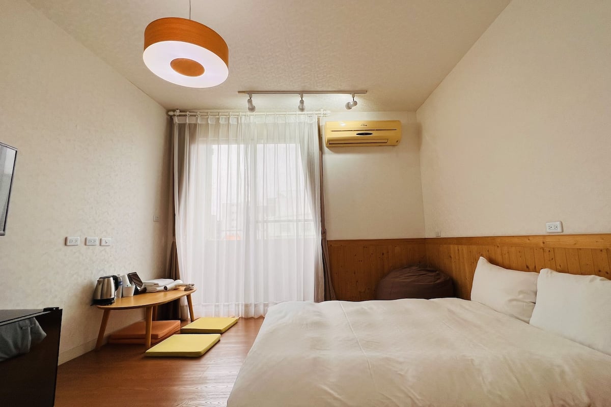 Desk, blackout curtains, free WiFi, bed sheets