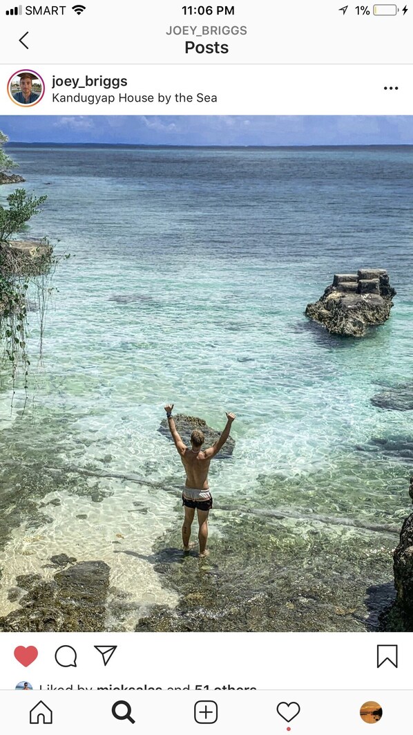 Private beach, white sand, sun-loungers, beach umbrellas - Kandugyap House By The Sea (Santa Fe)