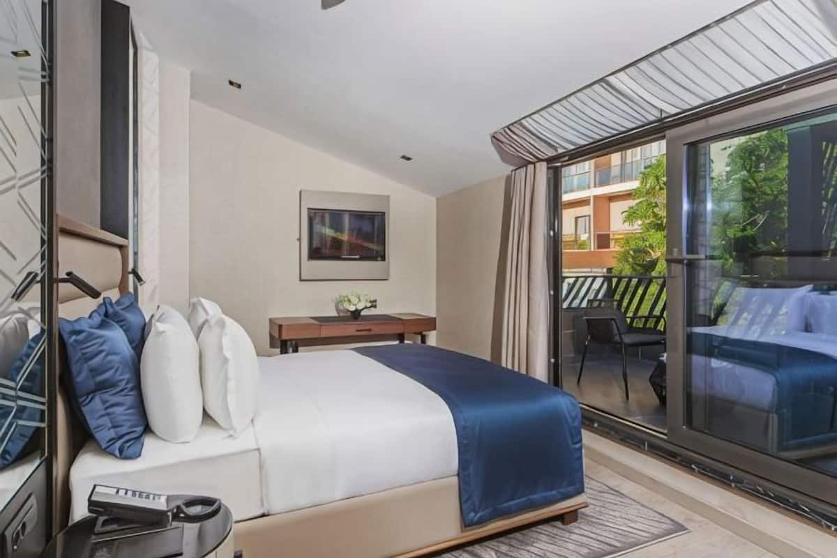 Premium bedding, down comforters, pillowtop beds, minibar