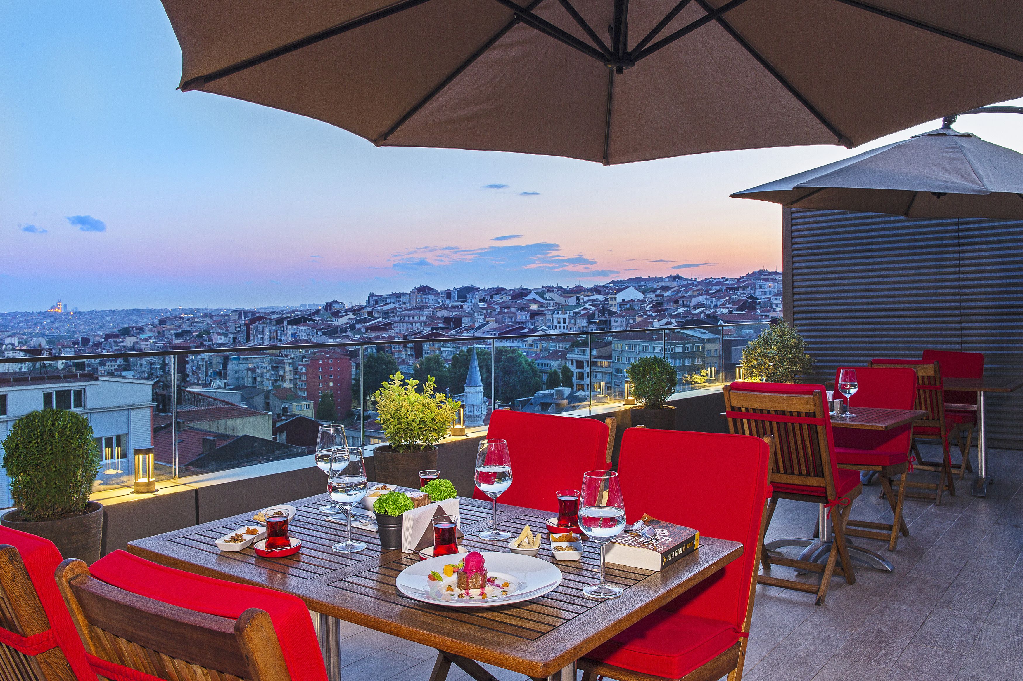 Breakfast, lunch, dinner served; international cuisine 