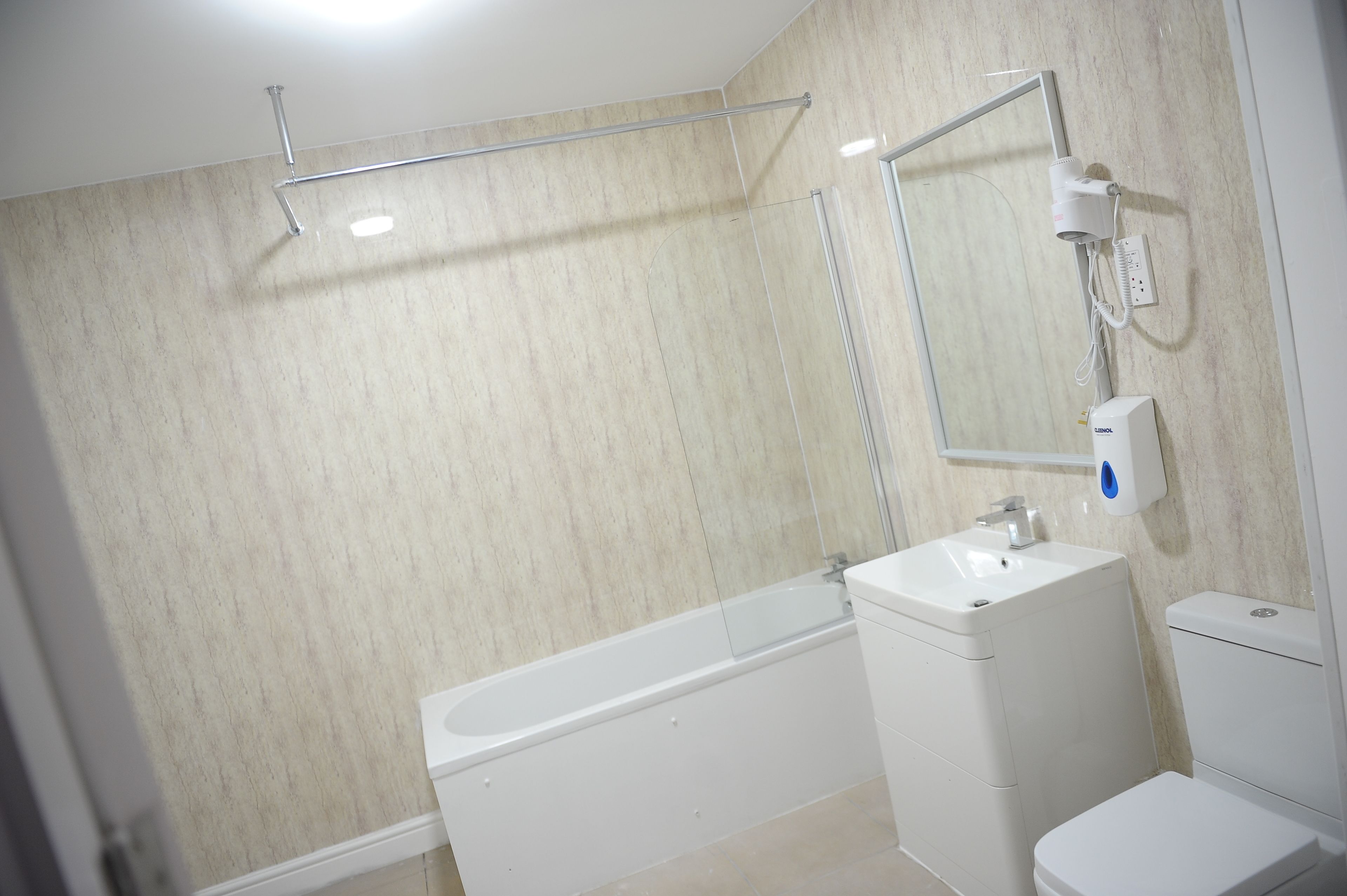double room, shared bathroom | bathroom | combined shower/bathtub, free toiletries, towels