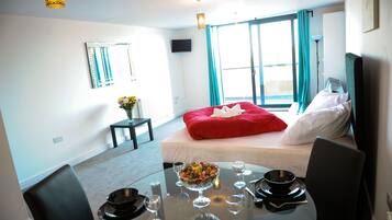Studio, Shared Bathroom (3 Guests) | Iron/ironing board