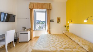 Minibar (free items), in-room safe, desk, laptop workspace - Colosseo In (Rome)