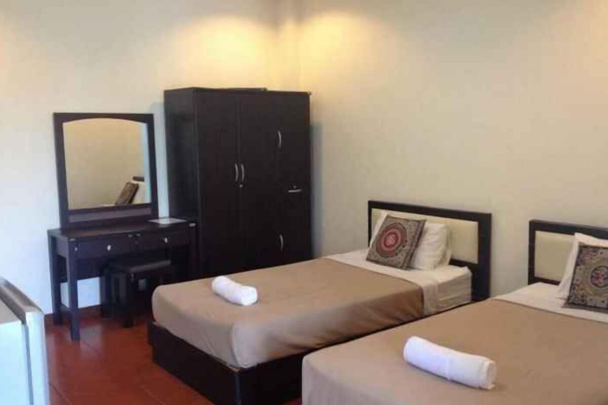 In-room safe, desk, free WiFi