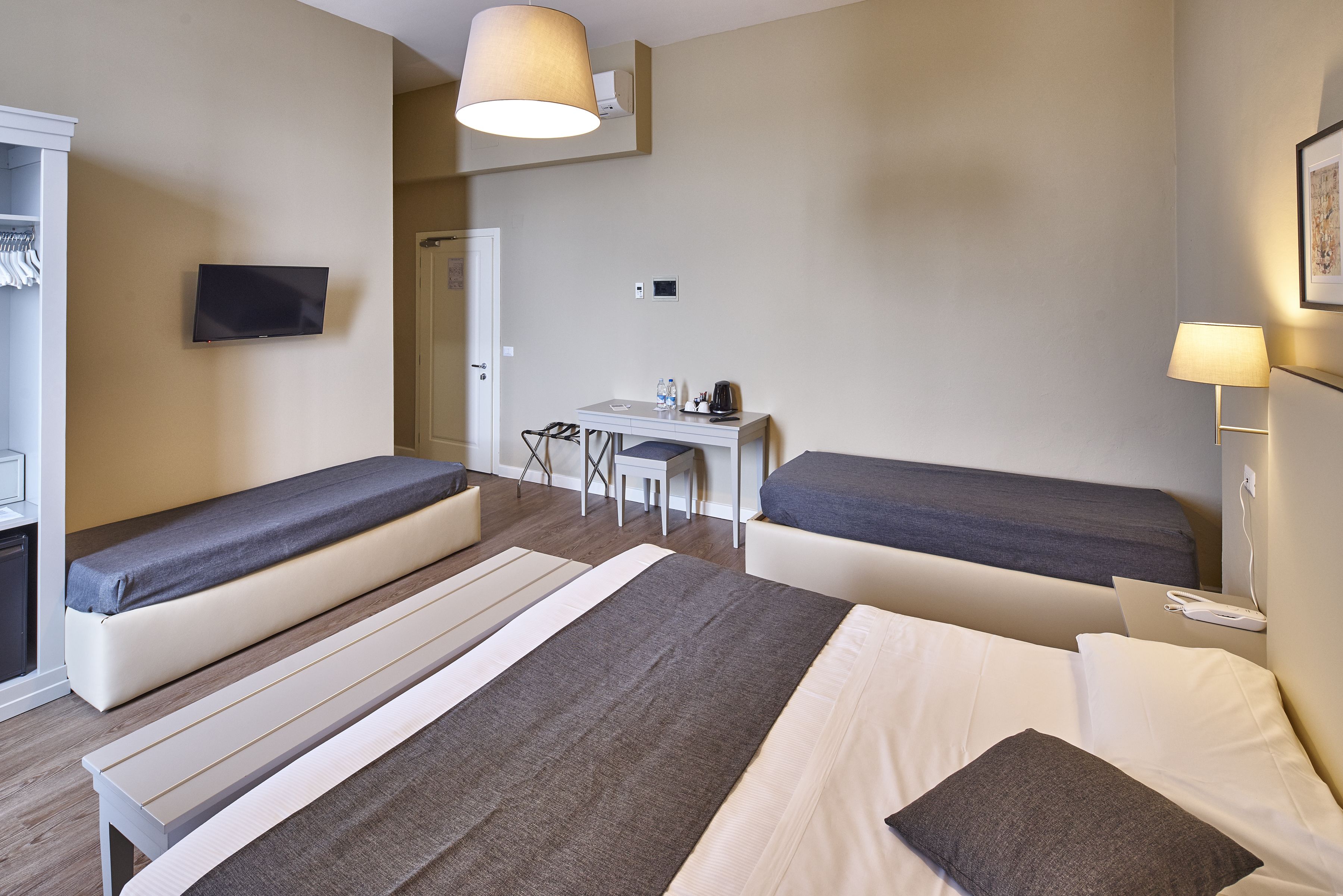 1 bedroom, premium bedding, down duvets, minibar