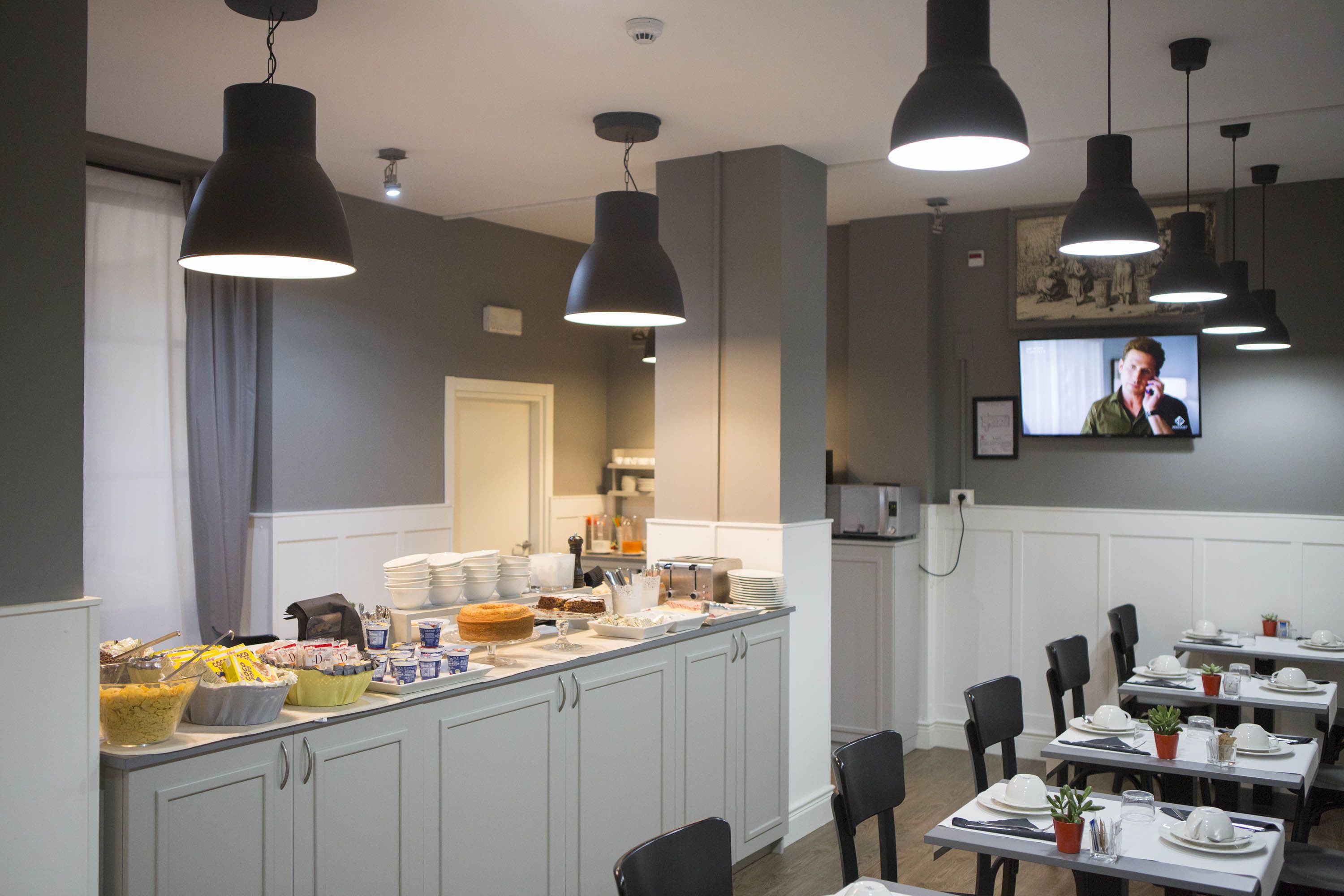 free daily continental breakfast