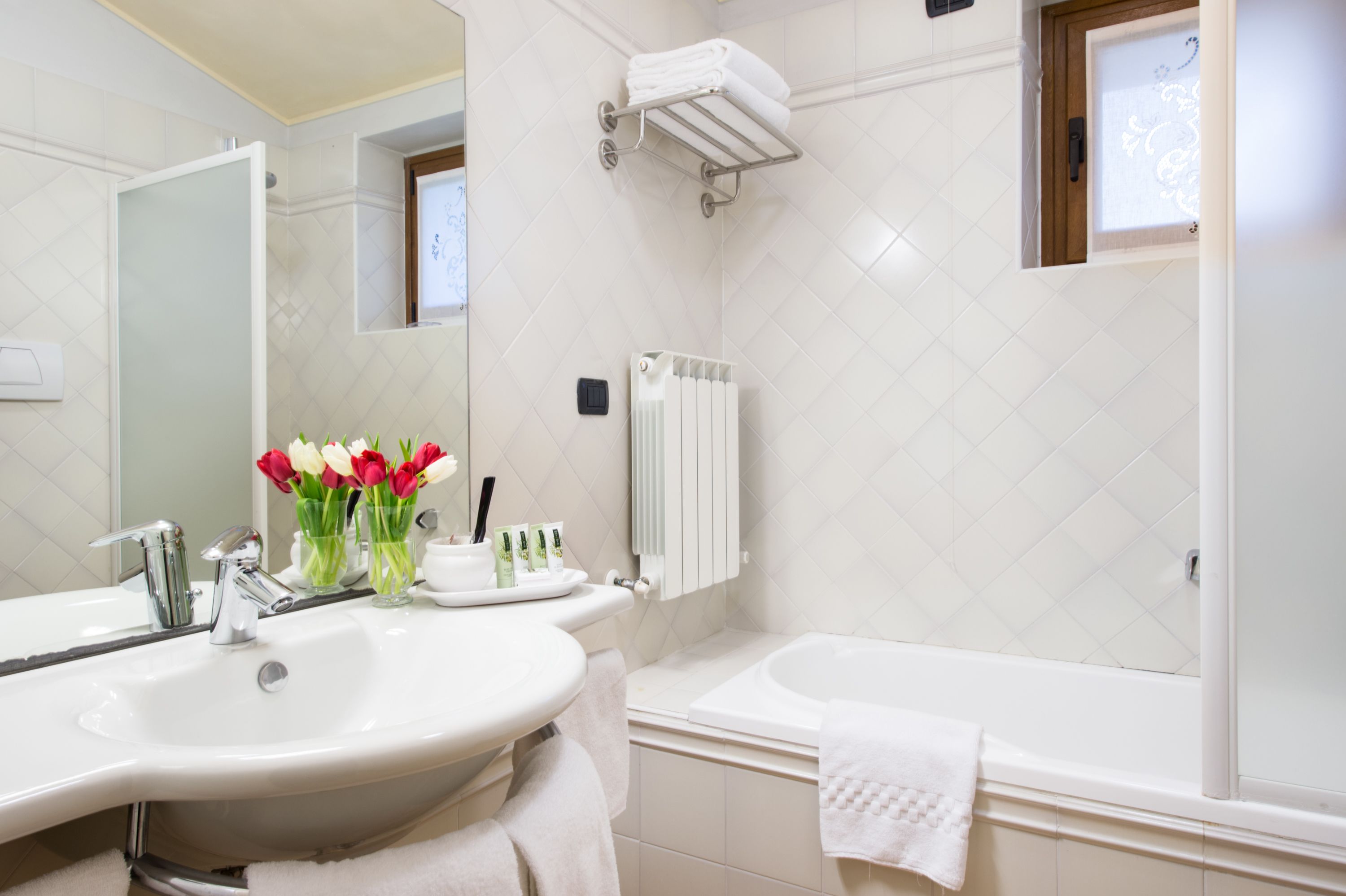 shower, free toiletries, hair dryer, bidet